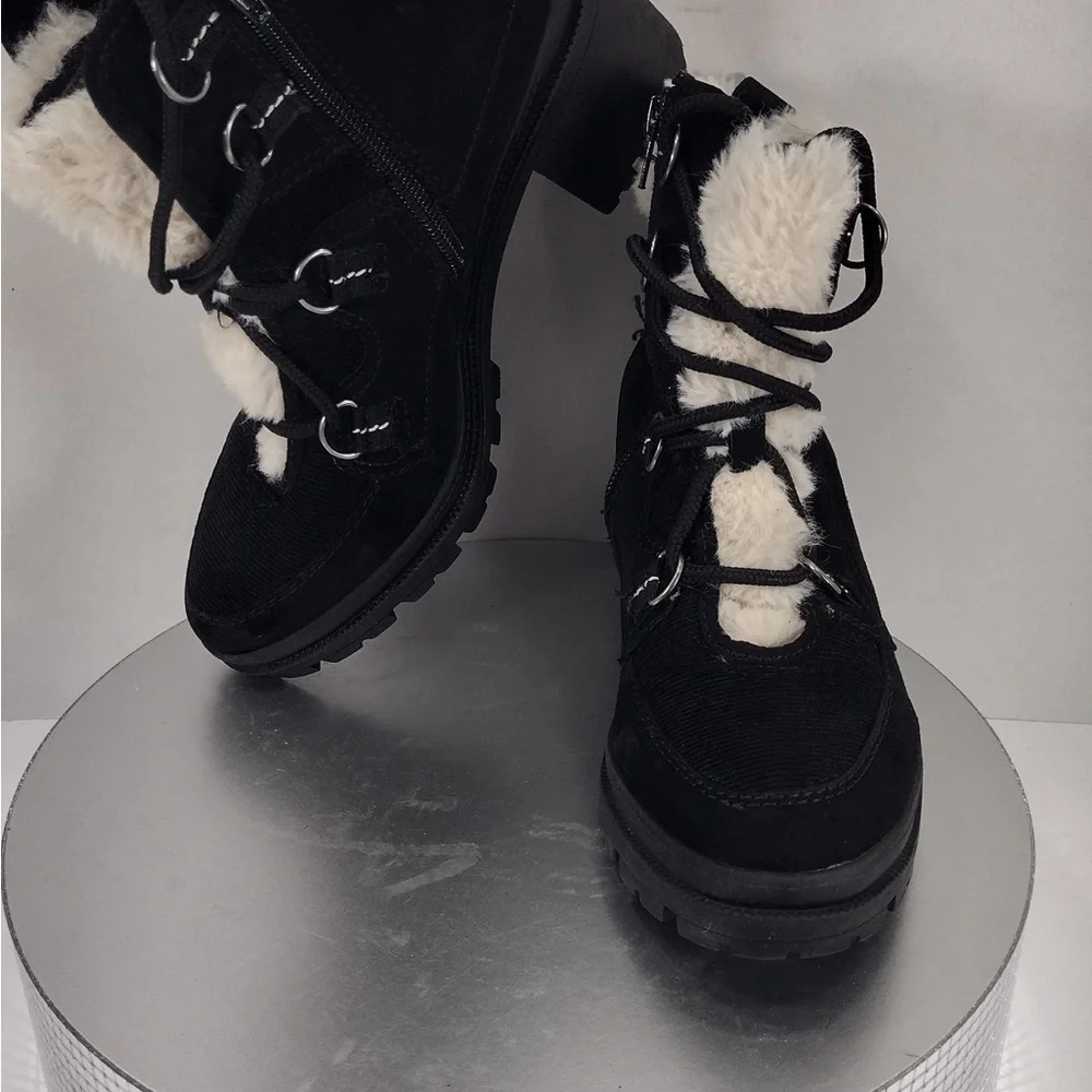Jelly pop Women's Black and White Boots size 7.5 brand new w/outbox & tags